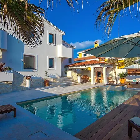 Villa Antisin With Heated Pool Zadar