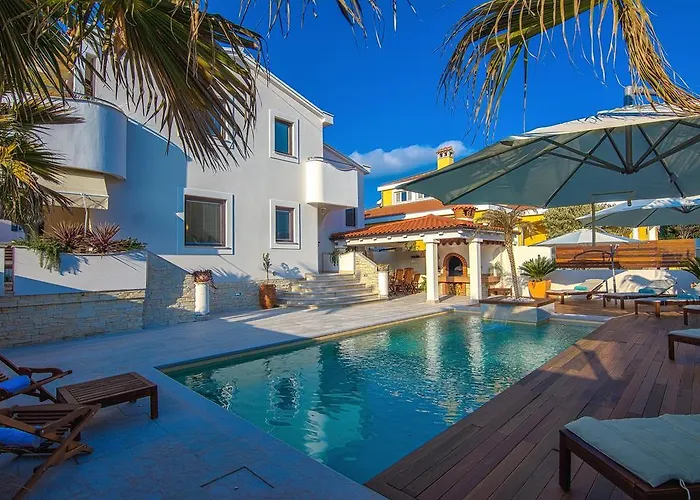 Antisin With Heated Pool Ζαντάρ