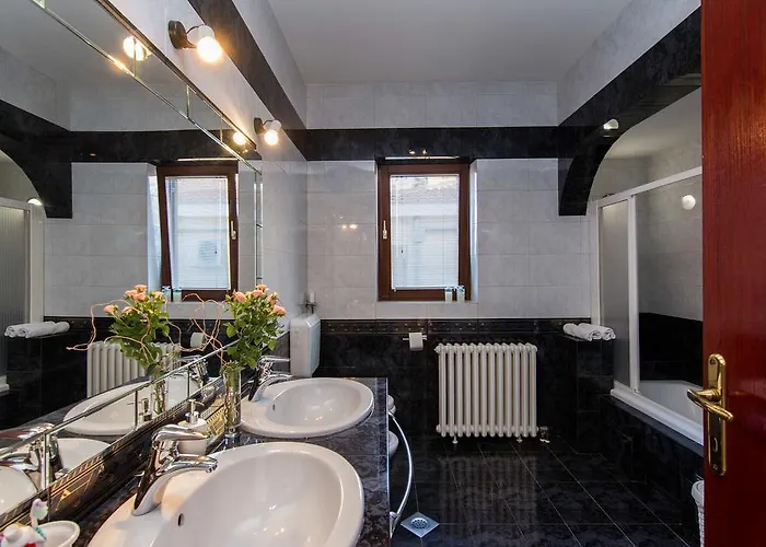 Antisin With Heated Pool Ζαντάρ