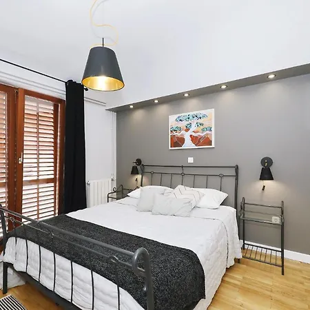 Antisin With Heated Pool Appartement Zadar