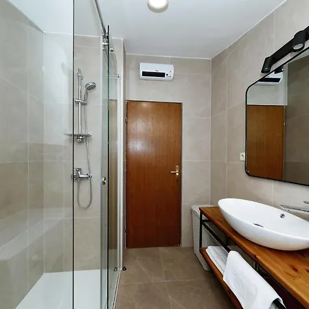 Antisin With Heated Pool Ζαντάρ