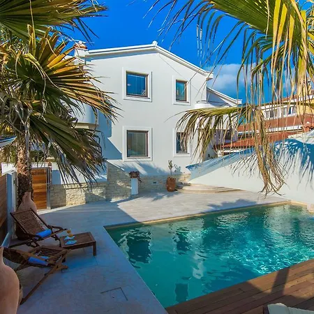 Antisin With Heated Pool Zadar