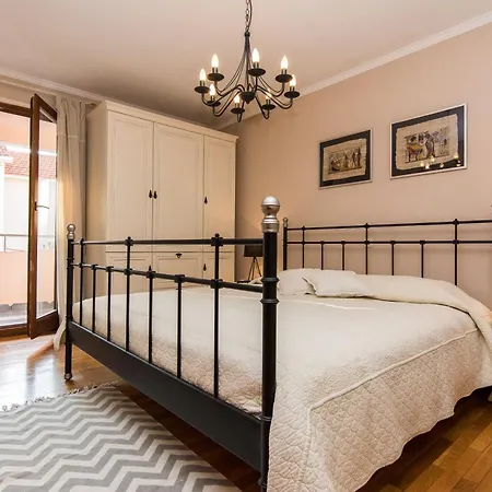 Apartment Villa Antisin With Heated Pool