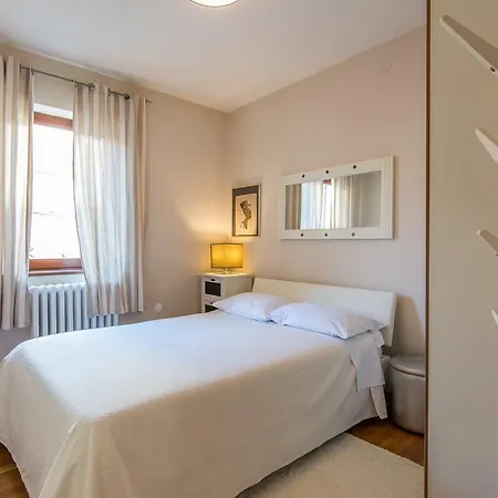 Διαμέρισμα Antisin With Heated Pool Ζαντάρ