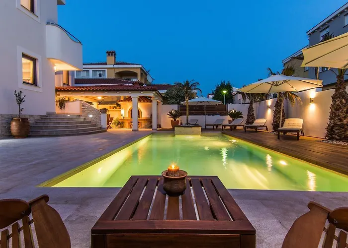 Apartament Antisin With Heated Pool