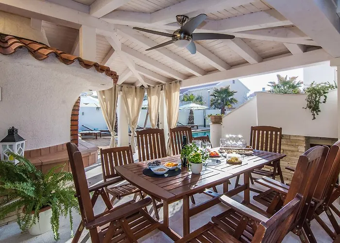 Antisin With Heated Pool Apartament