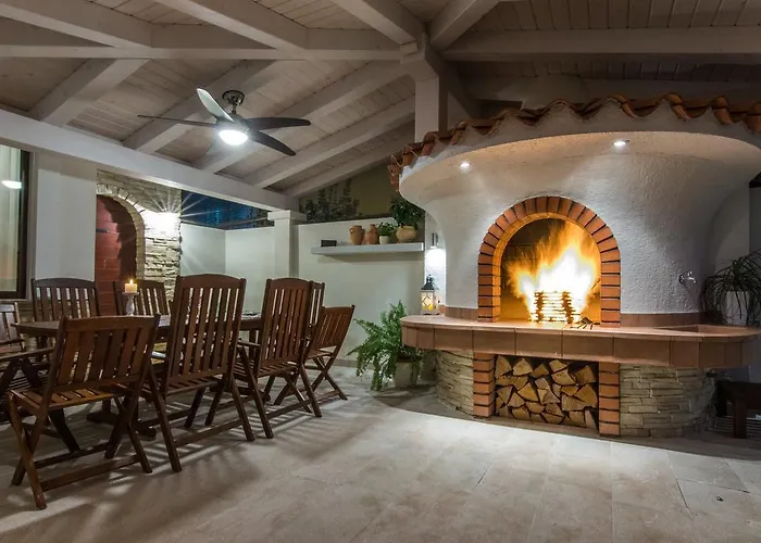 Antisin With Heated Pool